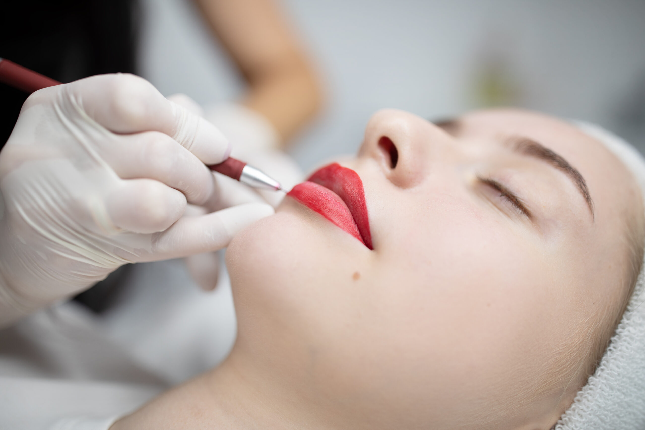 Beauty treatment for long-lasting permanent makeup procedure in salon